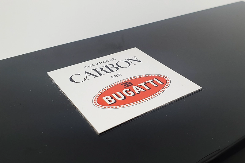 plaque coffret de champagne en collaboration avec bugatti