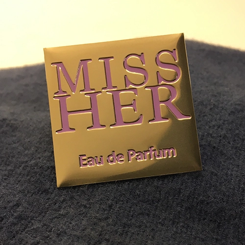 plaque gaufrage en creux miss her